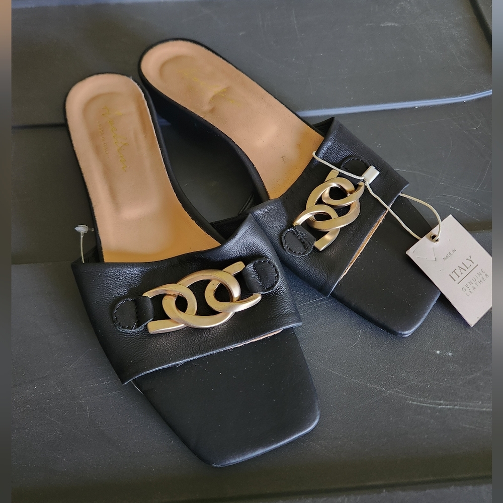 NWOB AVELLINI Black and Gold Women's Slide Sandals GENUINE leather 7.5